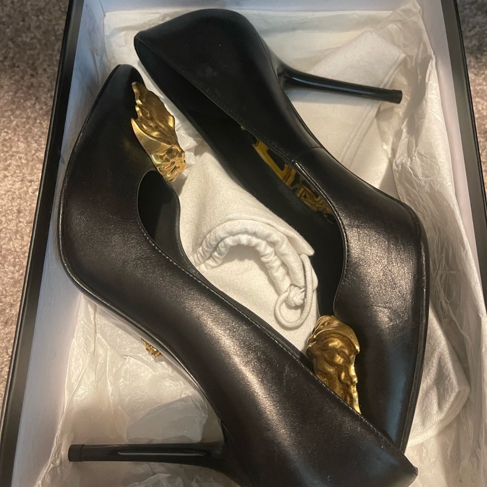 Versace shoes - Picture 1 of 3